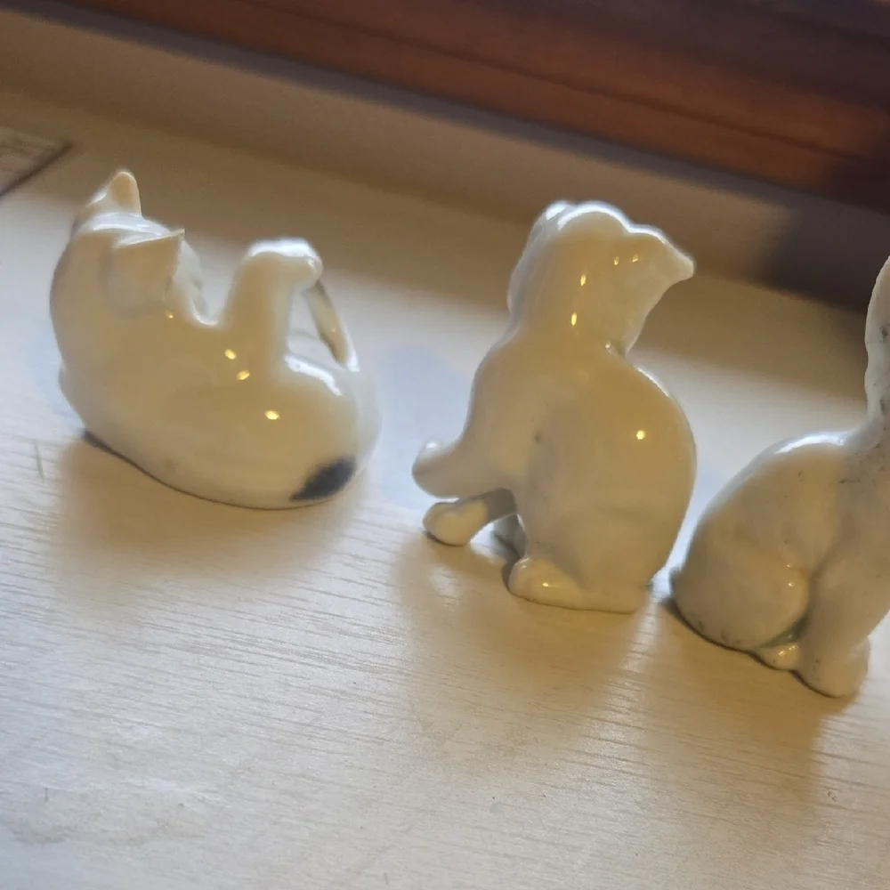 Charming Ceramic Cat Figurines - White and Gray